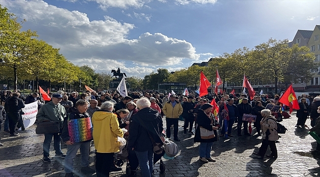 Almanya'daki artan fiyatlar ve hayat pahalılığı Köln'de protesto edildi