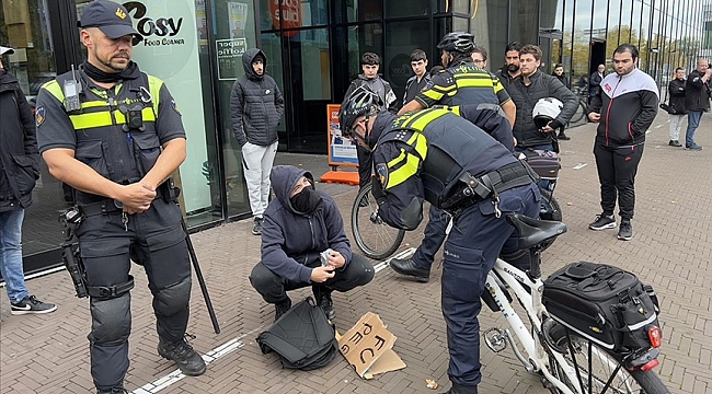 Hollanda'da ırkçı PEGIDA hareketinin Kur'an-ı Kerim yakma eylemi iptal edildi