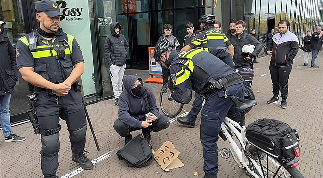 Hollanda’da ırkçı PEGIDA hareketinin Kur’an-ı Kerim yakma eylemi iptal edildi