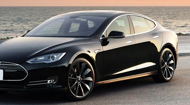 Hollanda'da Yeni Moda Hırsızlığı Tesla Araçların Yan Aynalarını Çalmak!