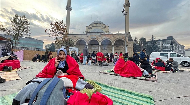 Düzce'nin Gölyaka ilçesinde 5,9 büyüklüğünde deprem