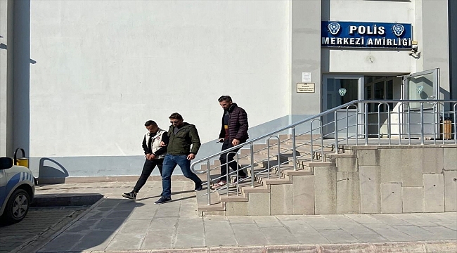 Konya'da iki zanlı izinsiz kaldıkları gurbetçinin evinden hırsızlık yaptıkları iddiasıyla tutuklandı