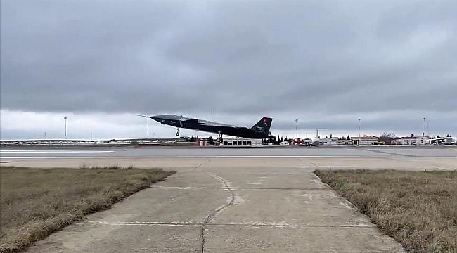 Bayraktar Kızılelma het eerste onbemande gevechtsvliegtuig van Turkije maakte zijn eerste vlucht