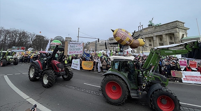 Almanya'da çiftçiler, tarım politikasının adil olması için gösteri yaptı