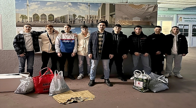 Almanya'da yaşayan Türk gençlerinden sokakta yaşayanlara battaniye ve gıda yardımı