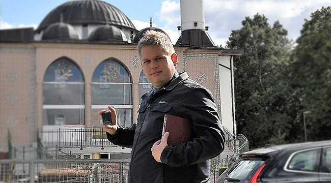 Aşırı sağcı Paludan Türkiye'nin Stockholm Büyükelçiliği önünde Kur'an-ı Kerim yaktı