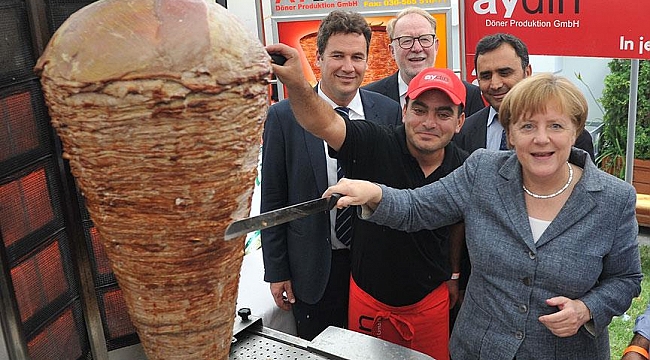 Avrupa'da 3.5 milyar euro ciro yapan döner, hamburgercilerin tahtını sallıyor !!!