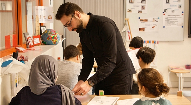 Hollanda'da İlkokullarda Öğretmen Açığı derinleşiyor, Türk gençleri için büyük fırsat!
