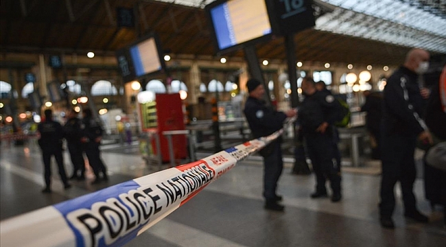 Paris'te tren garında bıçaklı saldırı