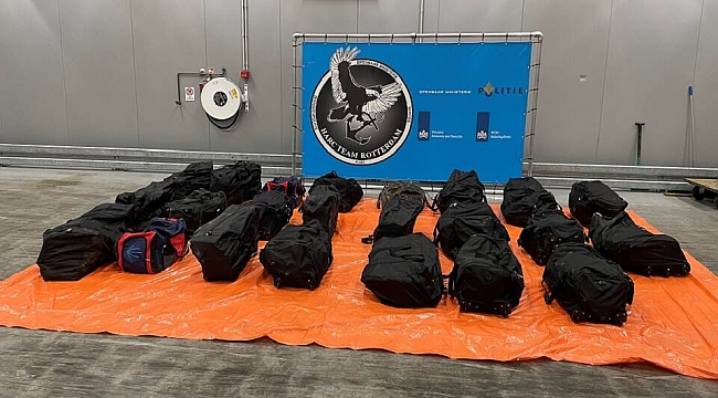 697 kilo cocaïne aangetroffen in sporttassen in container met batterijen