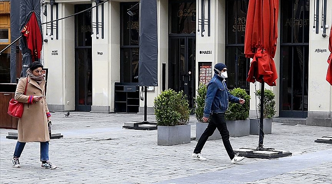 Belçika'da kadın çalışan dişleri nedeniyle ilk iş gününde işten çıkarıldı