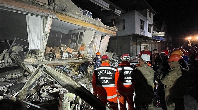 Hatay'ın Defne ilçesinde 6,4 büyüklüğünde deprem meydana geldi