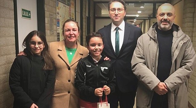 Hollanda'da 10 yaşındaki Ali Cem, pet şişelerle depremzedeler için 2 bin avro topladı