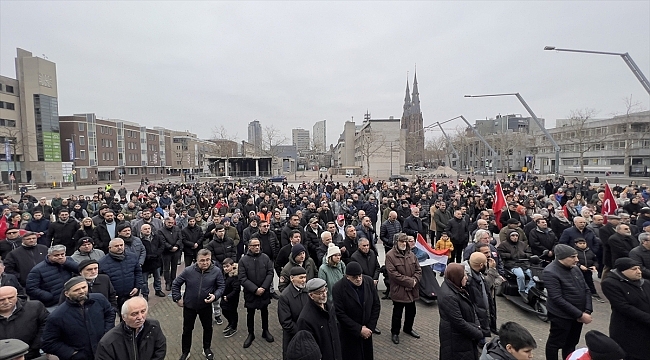 Hollanda'da, Türkiye'deki depremzedeler için anma ve dayanışma günü düzenlendi