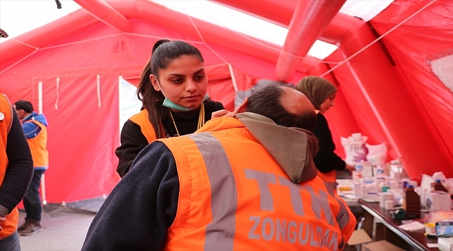 Hollandalı sağlıkçılar depremin yaralarını sarmak için Türkiye'de