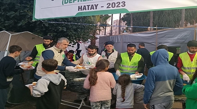 Uluslararası ve yerel STK'ler, deprem bölgesindeki çalışmalarını sürdürüyor