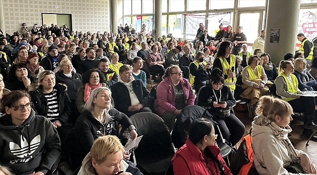 Almanya'da ücretlerinin artırılmasını isteyen hastane çalışanları iş bıraktı