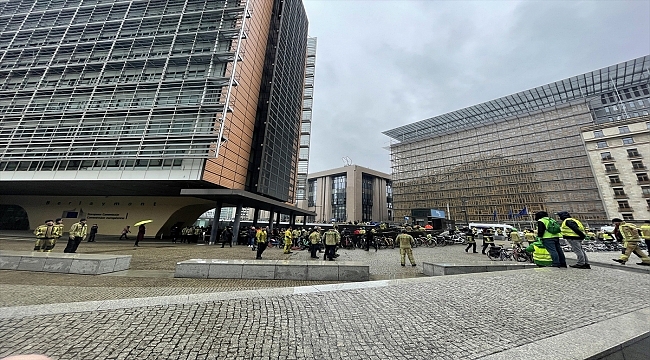 Brüksel'de itfaiyecilerden protesto