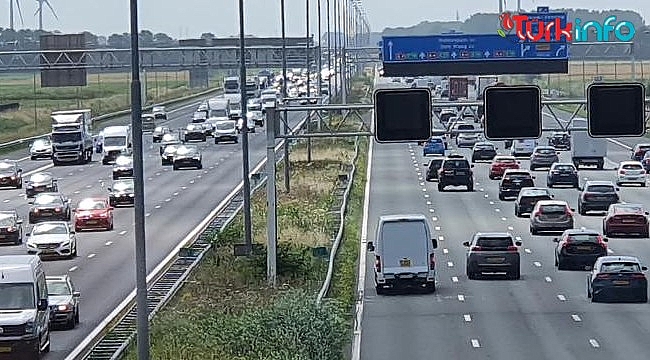 Hollanda'da yollar kilitlendi! Araç trafiği 1100 kilometreye ulaştı