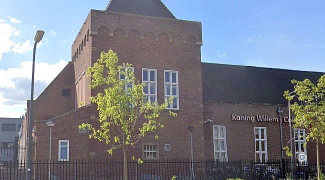 Hollanda Den Bosch'taki bir okul polis tarafından ablukaya alındı