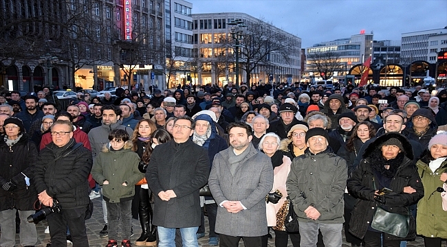 Türkiye'deki depremlerde hayatını kaybedenler Almanya'nın Hannover kentinde anıldı