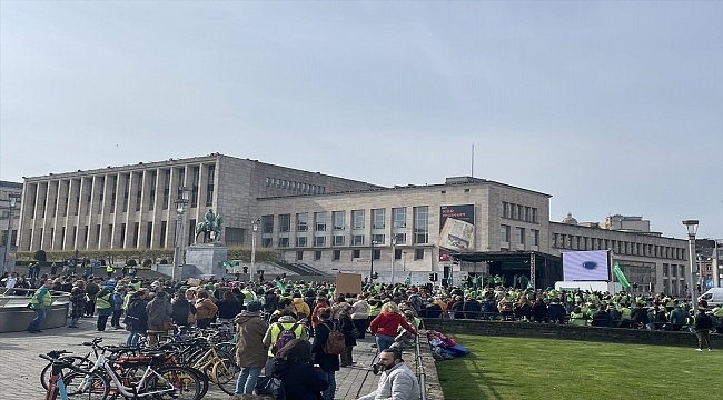 Brüksel'de öğretmenler greve gitti, eğitim sistemini protesto etti