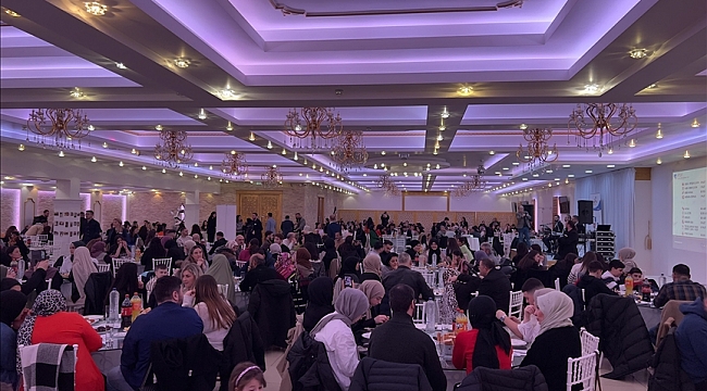 Hollanda'da düzenlenen iftarda depremzedeler için yaklaşık 39 bin avro toplandı