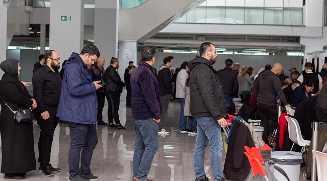 Hollanda'da oy verme işlemi ikinci gününde devam ediyor