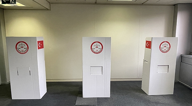 Hollanda'da Türkiye seçimleri için sandıklar açılıyor