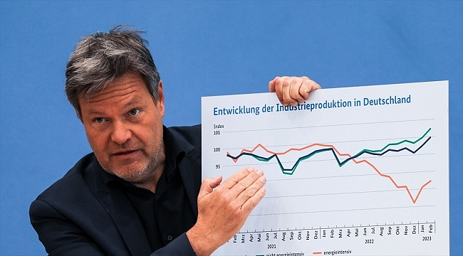 Alman hükümeti, 2023 büyüme tahminini 0,2 puan artırdı