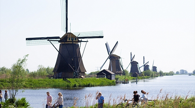 Hollanda'nın Kinderdijk köyündeki 15. yüzyıla ait 19 değirmen ziyarete açıldı