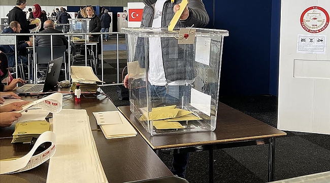 YSK, Hollanda'daki 2 yerde sandık sayılarının artırılmasına karar verdi