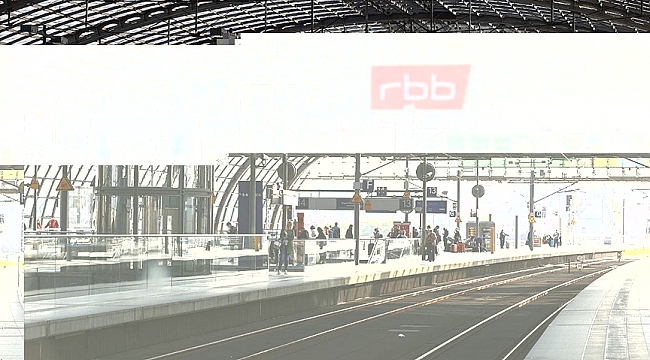 Almanya’da tren istasyonunda yayalara ok ile yapılan saldırıda aşırı sağcı şüphesi