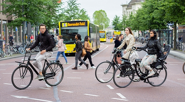 Hollanda çevre dostu bisikletin kullanımını yaygınlaştırmak istiyor