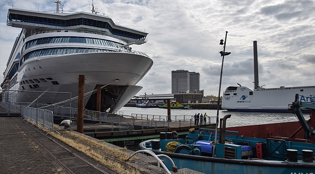 Rotterdam'da bir turist feribotu mülteciler için geçici konaklama alanına dönüştürüldü