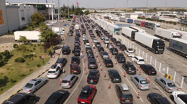 Avrupa'ya açılan sınır kapılarından 2 milyon 214 bin gurbetçi çıkış yaptı