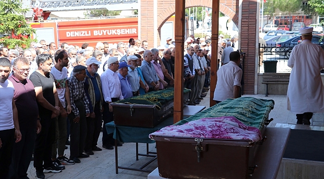 Almanya'dan emeklilik işlemleri için geldikleri Denizli'de kaza geçirip ölen çift defnedildi