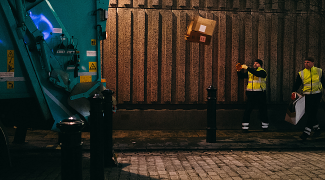 Hollanda'da Çöp İşçisi çöp kamyonu içine düşerek feci şekilde can verdi