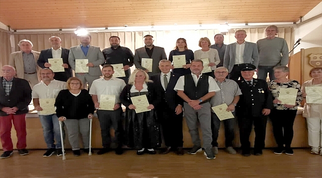 Almanya'da belediyeden DİTİB Moosburg Mevlana Camisi yöneticilerine ödül