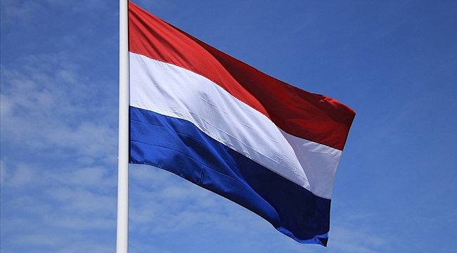 Hollanda'da 300 bürokrat, hükümetin İsrail'e koşulsuz desteğini protesto etti