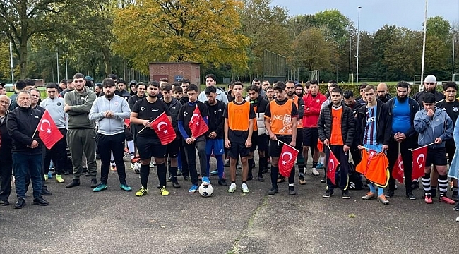 Hollanda'da, Türkiye Cumhuriyeti'nin 100. yılı etkinlikleri kapsamında futbol turnuvası düzenlendi