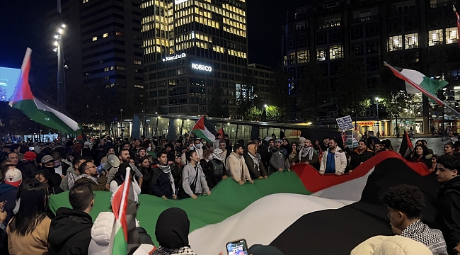 Hollanda'nın Rotterdam tren garı önünde Filistin'e destek gösterisi düzenlendi