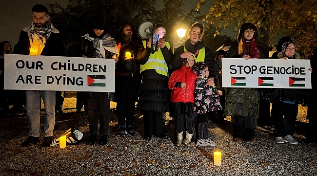 Hollanda'da anneler, Gazze'de öldürülen çocuklar için yürüdü