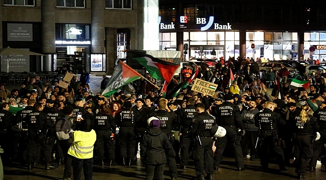 Köln'de Filistin halkı ile dayanışma gösterisi düzenlendi