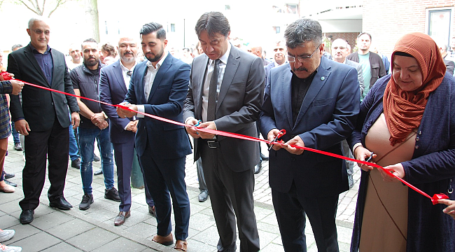 Vlaardingen Türk Dayanışma Derneği binasının açılışı yapıldı