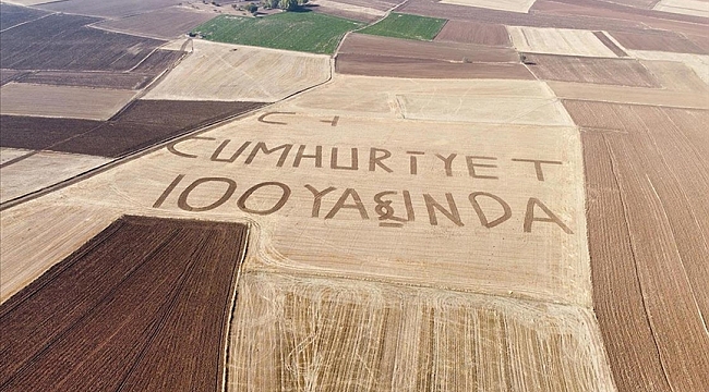 Yozgatlı çiftçi tarlasına "Cumhuriyet 100 yaşında" yazdı