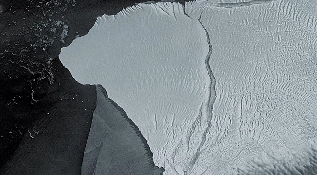 Dünyanın en büyük buz dağı 30 yılı aşkın bir süre sonra hareket etmeye başladı