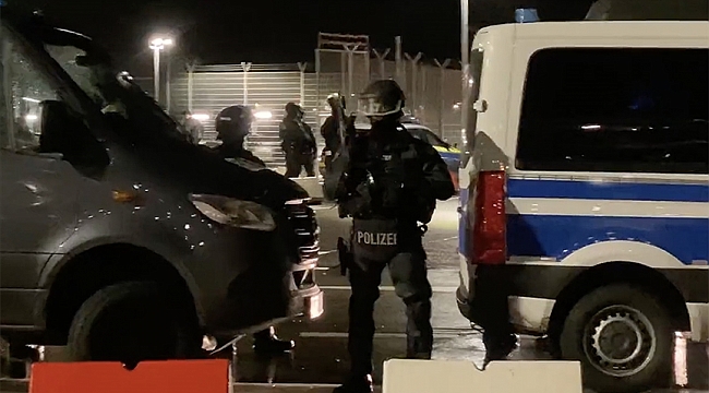 Hamburg Havaalanı'nda 18 Saat Süren Türk Baba Rehine Krizi Son Buldu