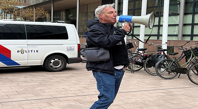 Hollanda'da Pegida Lideri Kur'an-ı Kerim Yaktı, Polis Müdahalesi Sert Oldu