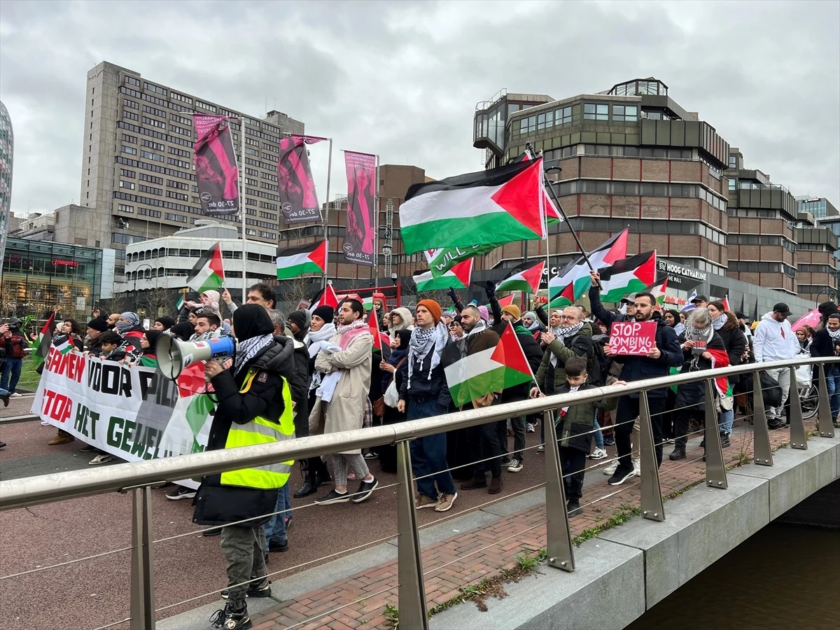 Hollanda'da Filistin'e Destek Yürüyüşü